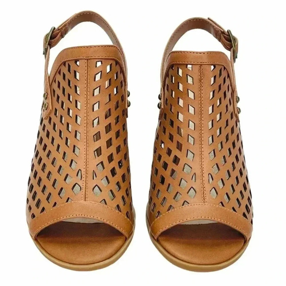 Easy Street Erin Tan Burnish Women's Sandals - Picture 4 of 13